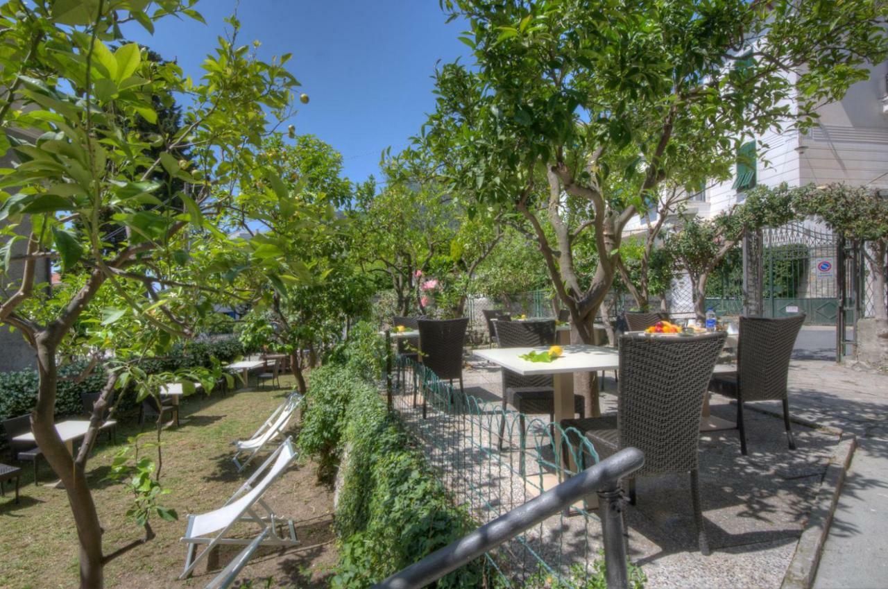 Hotel Rione San Carlo Finale Ligure Exterior foto